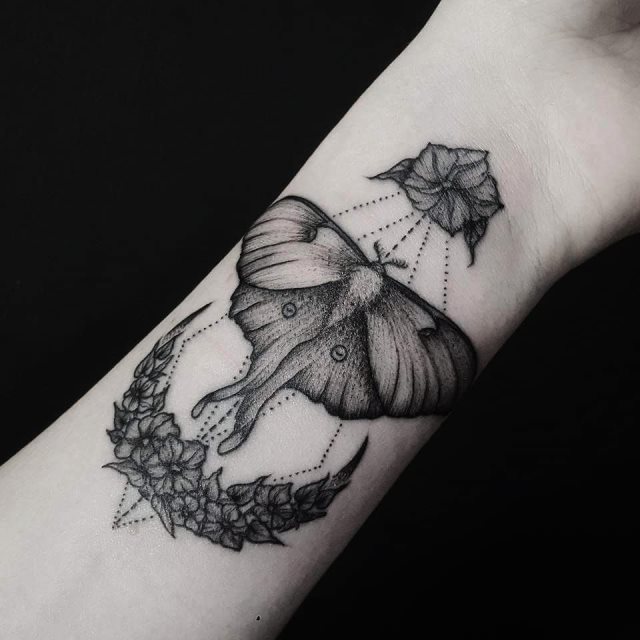 tattoo feminin de papillon 18