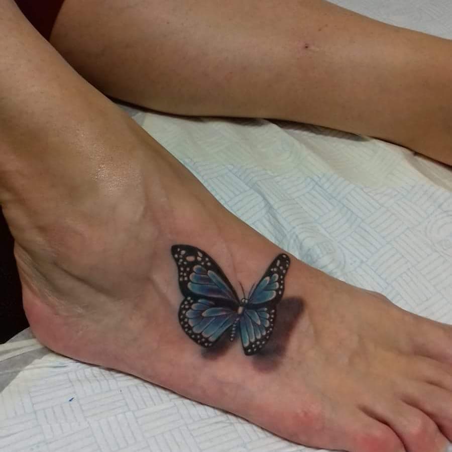 tattoo feminin de papillon 180