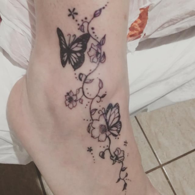 tattoo feminin de papillon 181