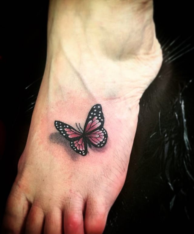 tattoo feminin de papillon 182