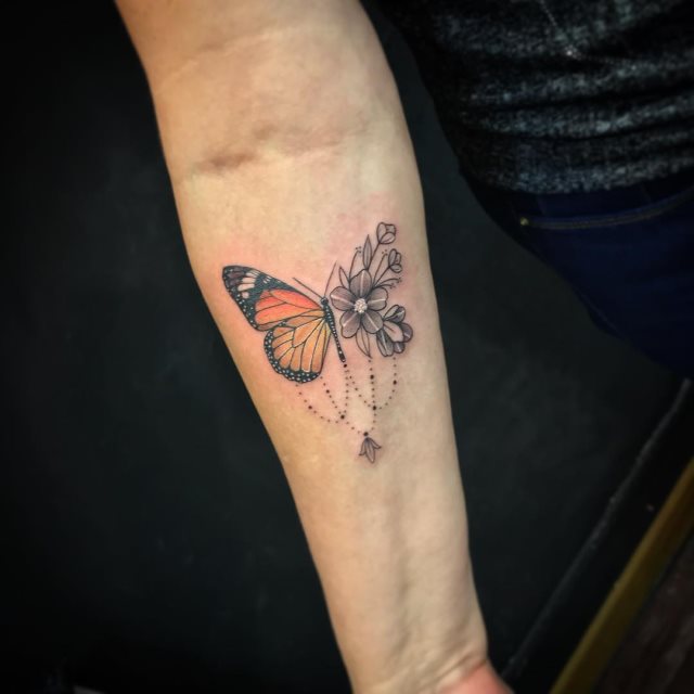 tattoo feminin de papillon 185