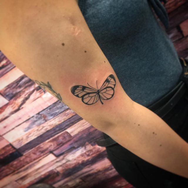 tattoo feminin de papillon 187