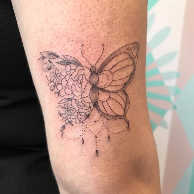 tattoo feminin de papillon 192