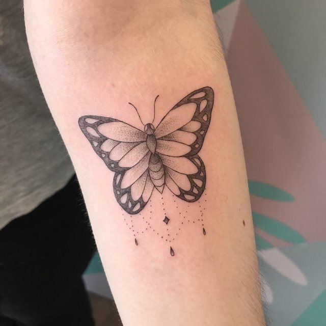 tattoo feminin de papillon 194