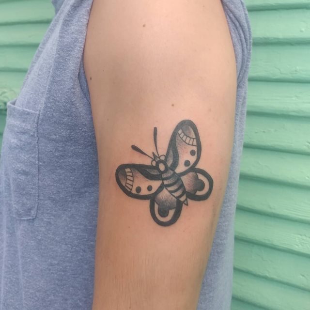 tattoo feminin de papillon 199