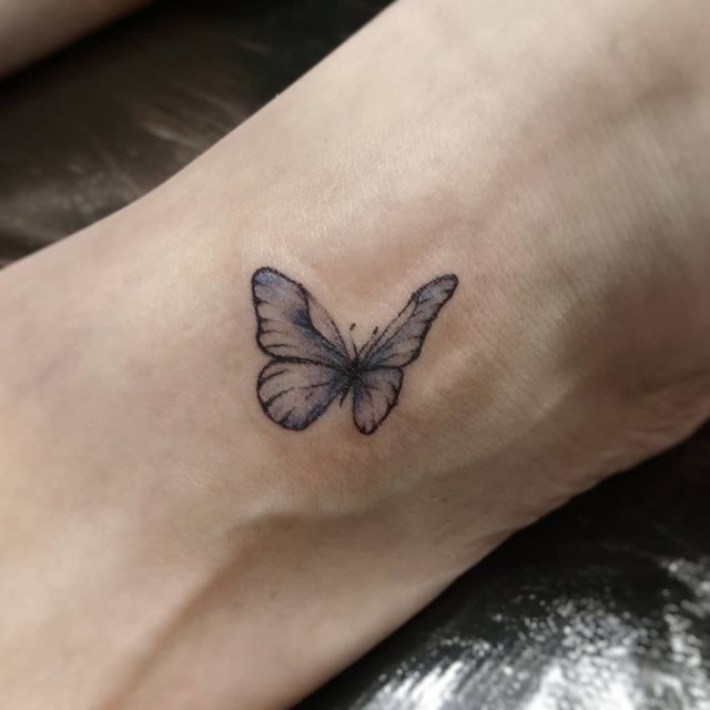 tattoo feminin de papillon 23