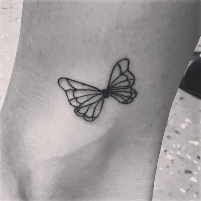 tattoo feminin de papillon 25
