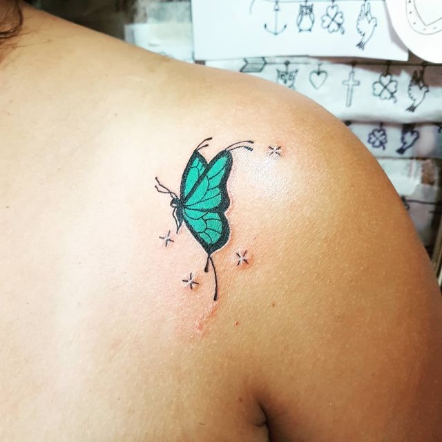 tattoo feminin de papillon 30