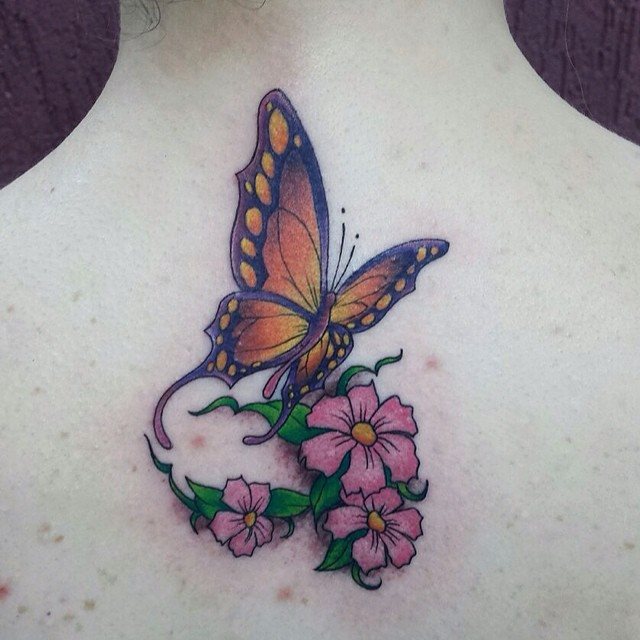 tattoo feminin de papillon 35