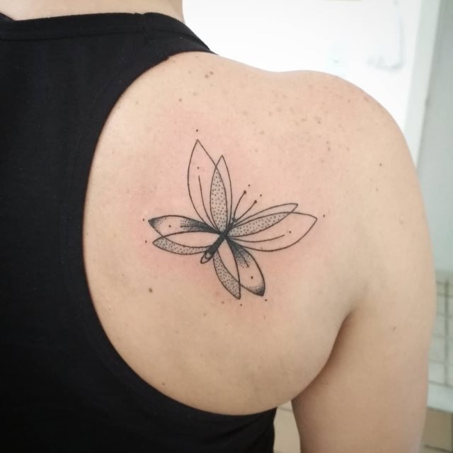 tattoo feminin de papillon 38