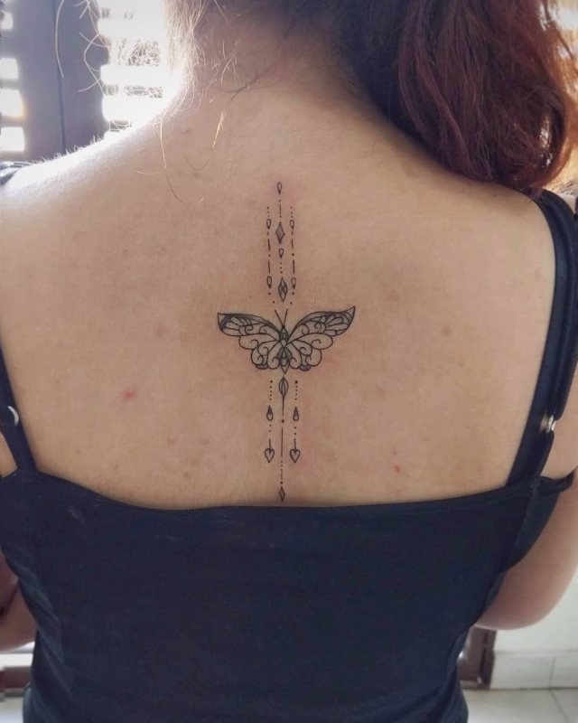 tattoo feminin de papillon 40
