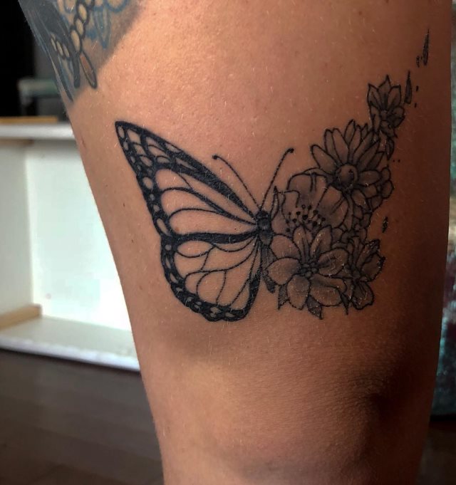 tattoo feminin de papillon 52