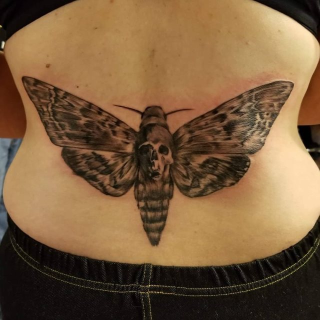tattoo feminin de papillon 60