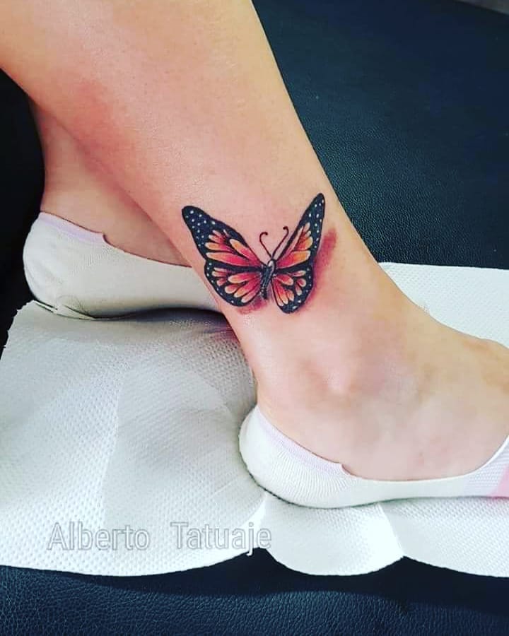 tattoo feminin de papillon 65