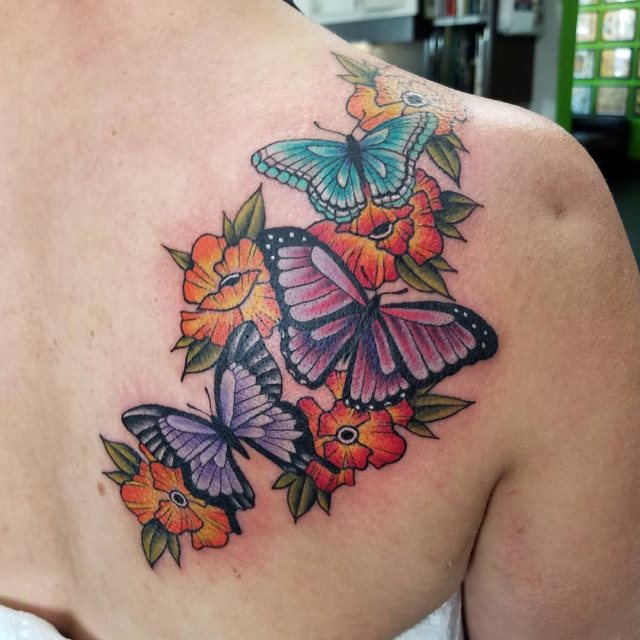 tattoo feminin de papillon 70