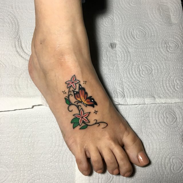 tattoo feminin de papillon 75