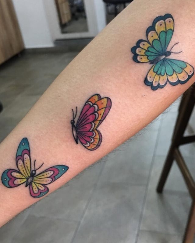 tattoo feminin de papillon 80