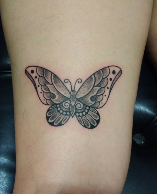 tattoo feminin de papillon 86