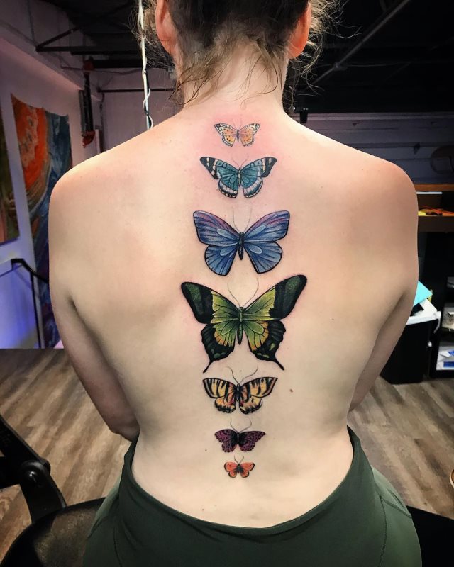 tattoo feminin de papillon 95