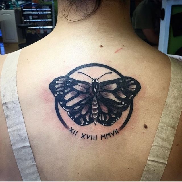 tattoo feminin de papillon 96