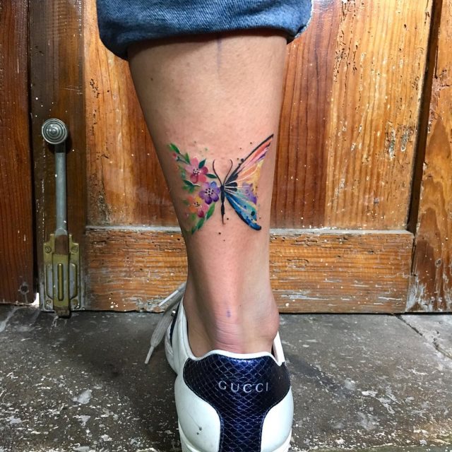 tattoo feminin de papillon 97