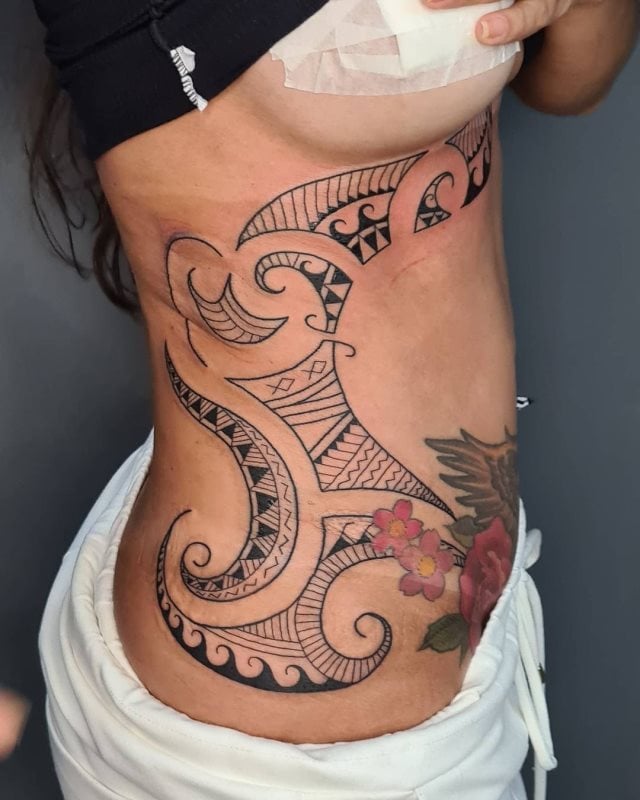 tattoo feminin de tribal 10
