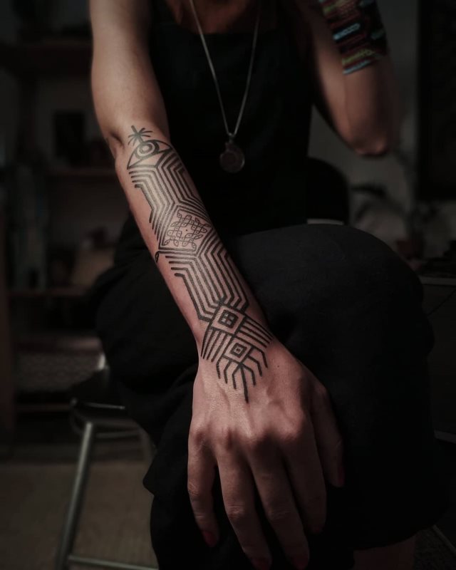 tattoo feminin de tribal 12