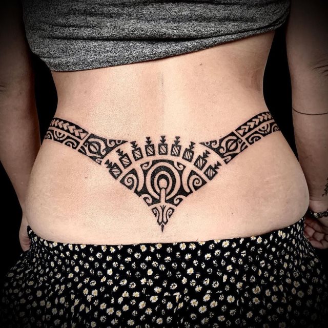 tattoo feminin de tribal 14