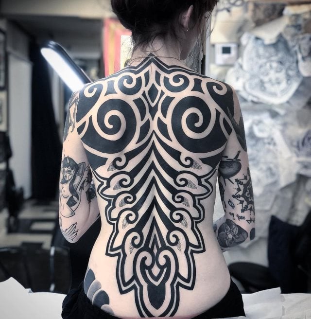 tattoo feminin de tribal 16