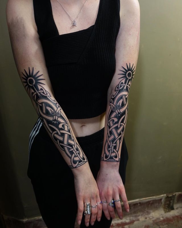 tattoo feminin de tribal 23
