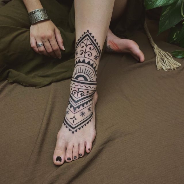 tattoo feminin de tribal 33