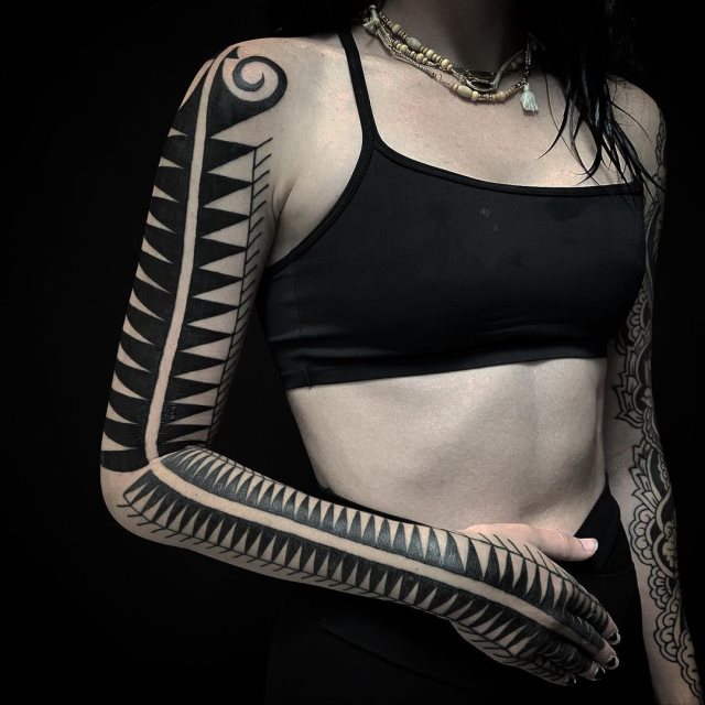tattoo feminin de tribal 34