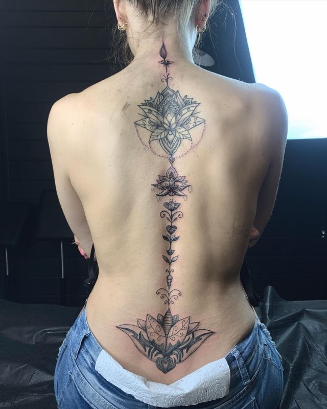 tattoo feminin de tribal 35