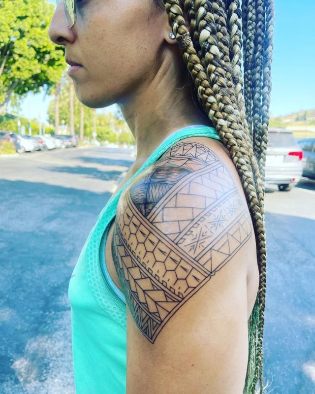 tattoo feminin de tribal 50