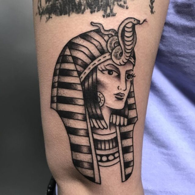 tattoo feminin egyptien 07