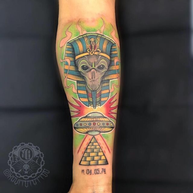 tattoo feminin egyptien 12