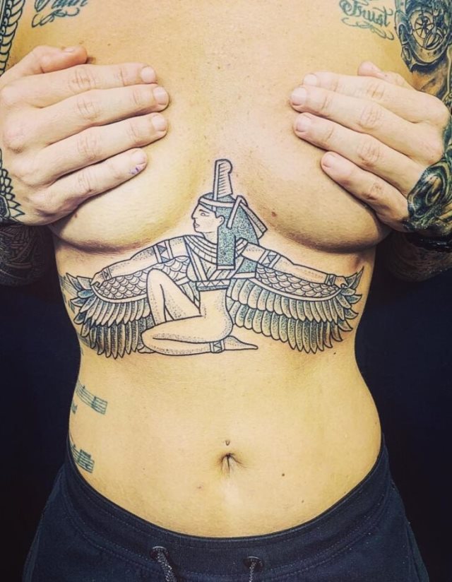 tattoo feminin egyptien 15
