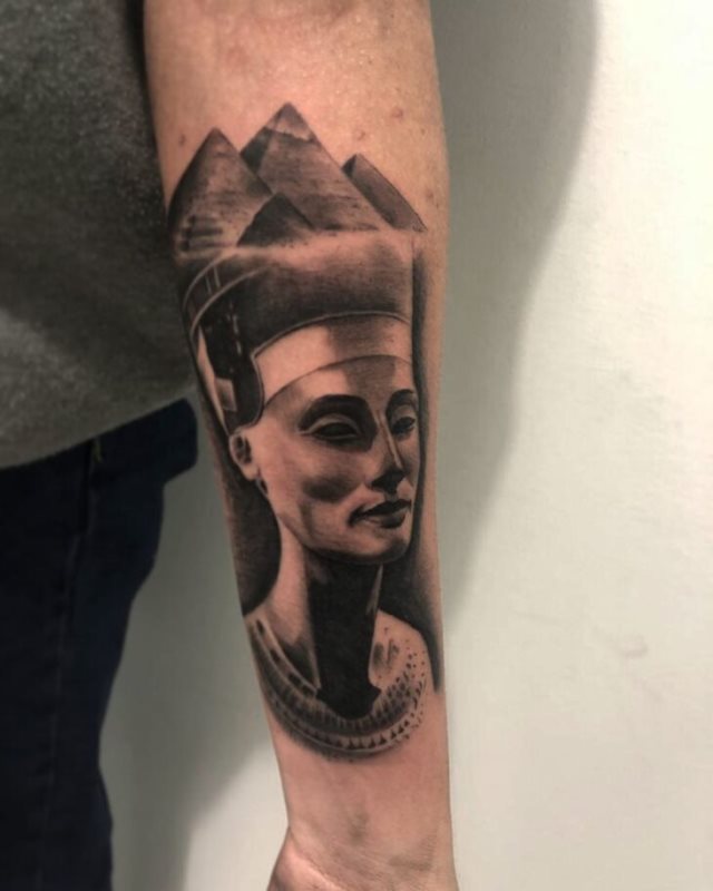 tattoo feminin egyptien 31