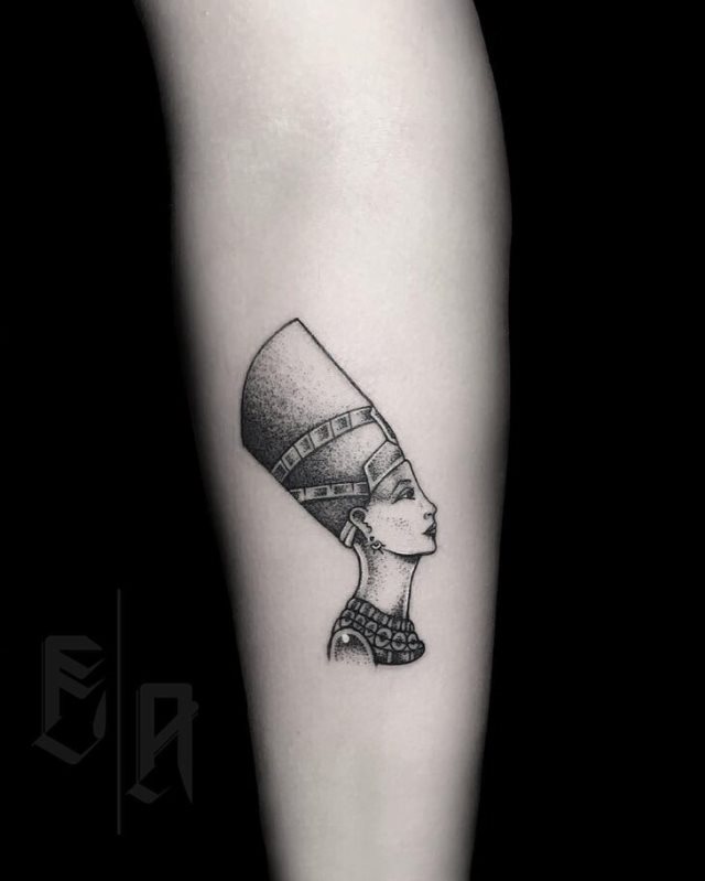 tattoo feminin egyptien 36