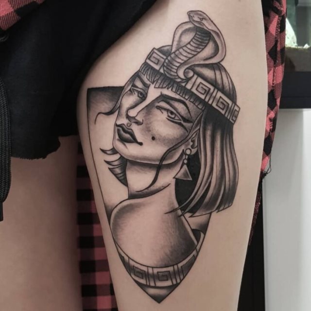 tattoo feminin egyptien 39