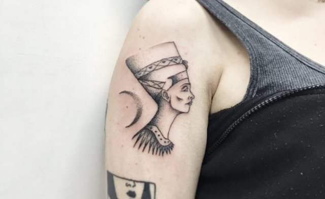 tattoo feminin egyptien 71