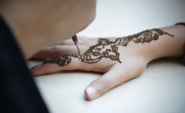 Tatouages au henné très réalistes (pour les FEMMES)