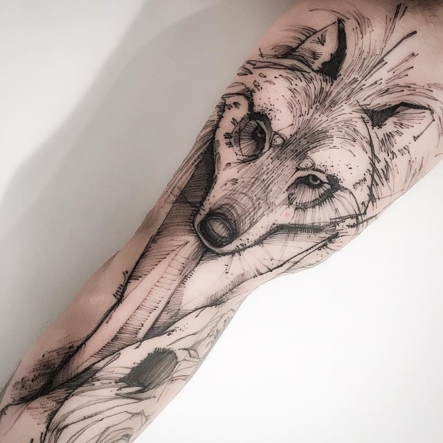 tattoo feminin loup 13