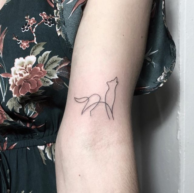 tattoo feminin loup 20
