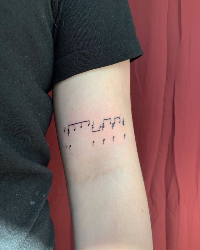 tattoo feminin musicale 01