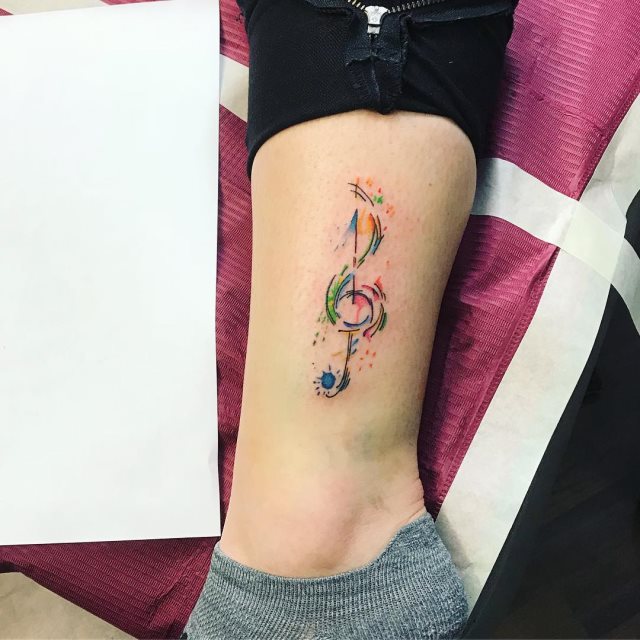 tattoo feminin musicale 16
