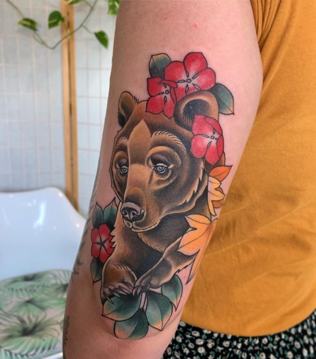 tattoo feminin ours 45