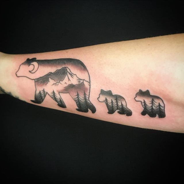 tattoo feminin ours 75