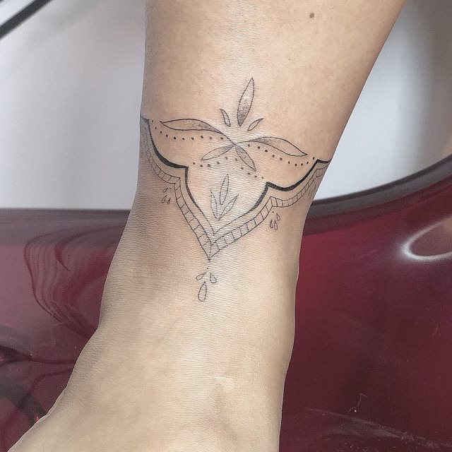 tattoo feminin pour cheville 13