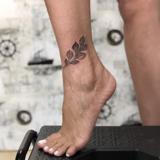 tattoo feminin pour cheville 19